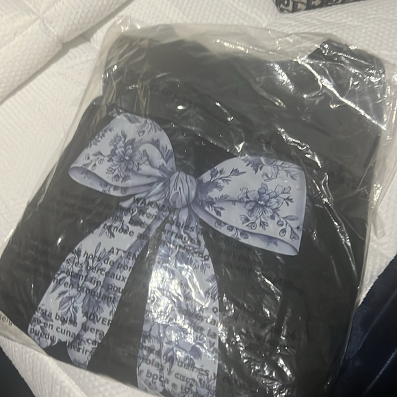 Black Floral Bow Sweatshirt - Picture 6 of 6